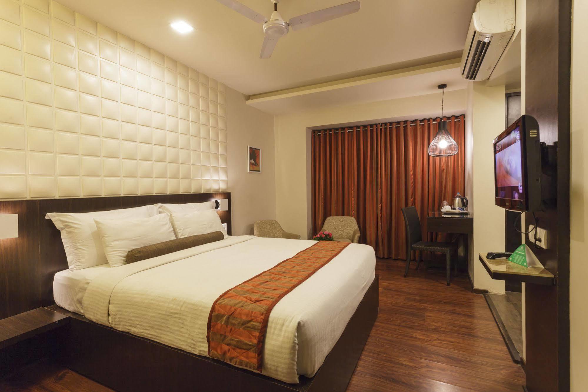 Citrus Hotel Kolhapur Extérieur photo