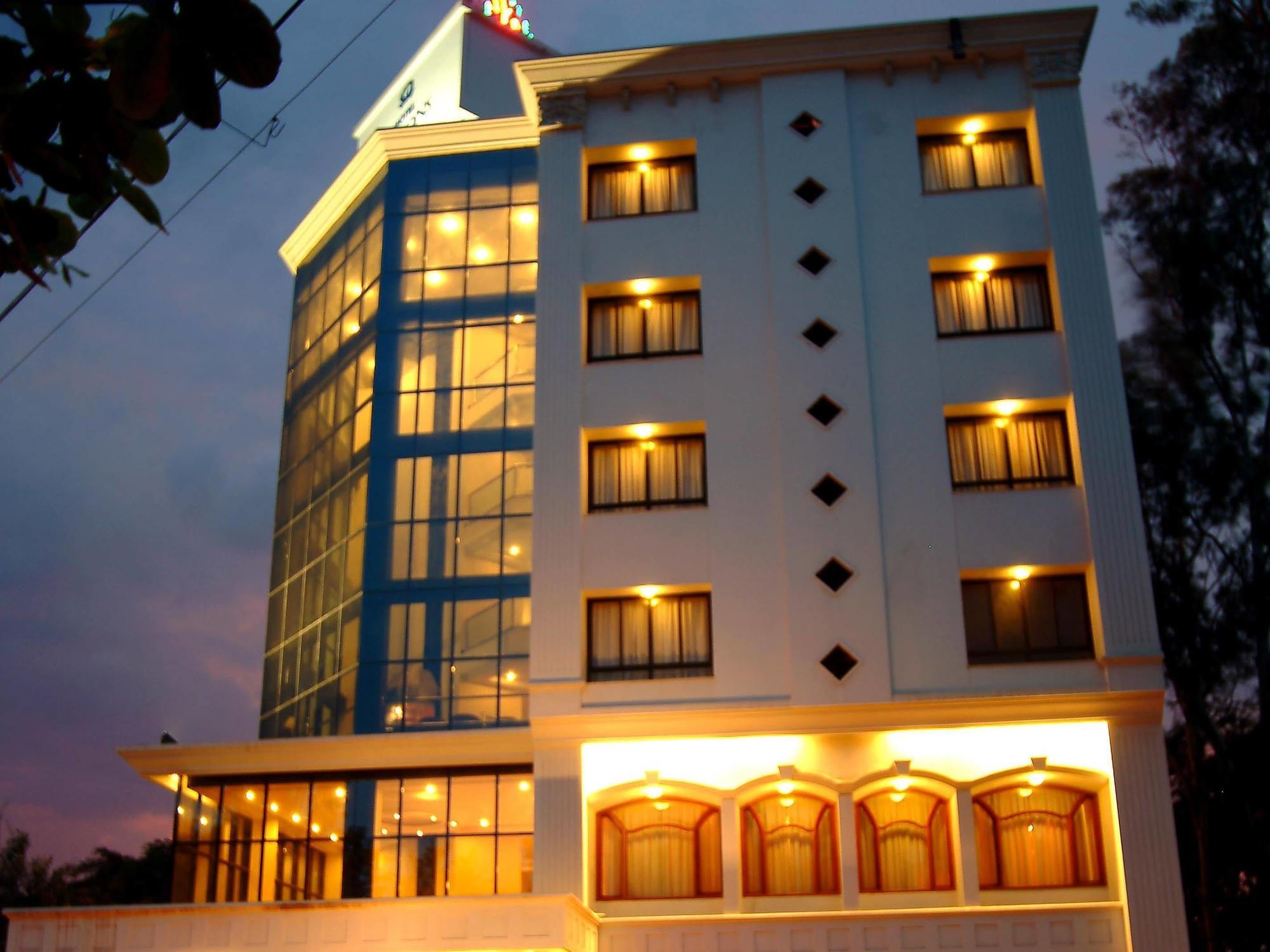 Citrus Hotel Kolhapur Extérieur photo